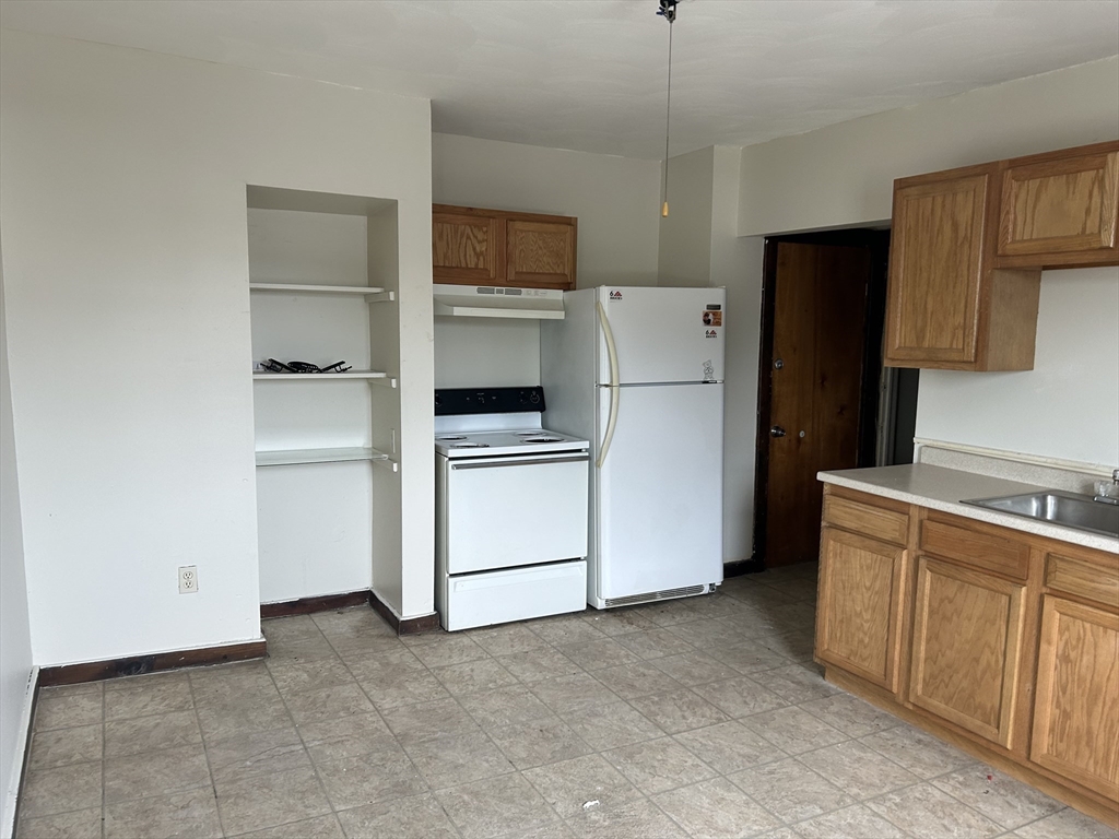 448 Dickinson Street, Unit 2R Springfield, MA 01108 - Photo 2 of 7