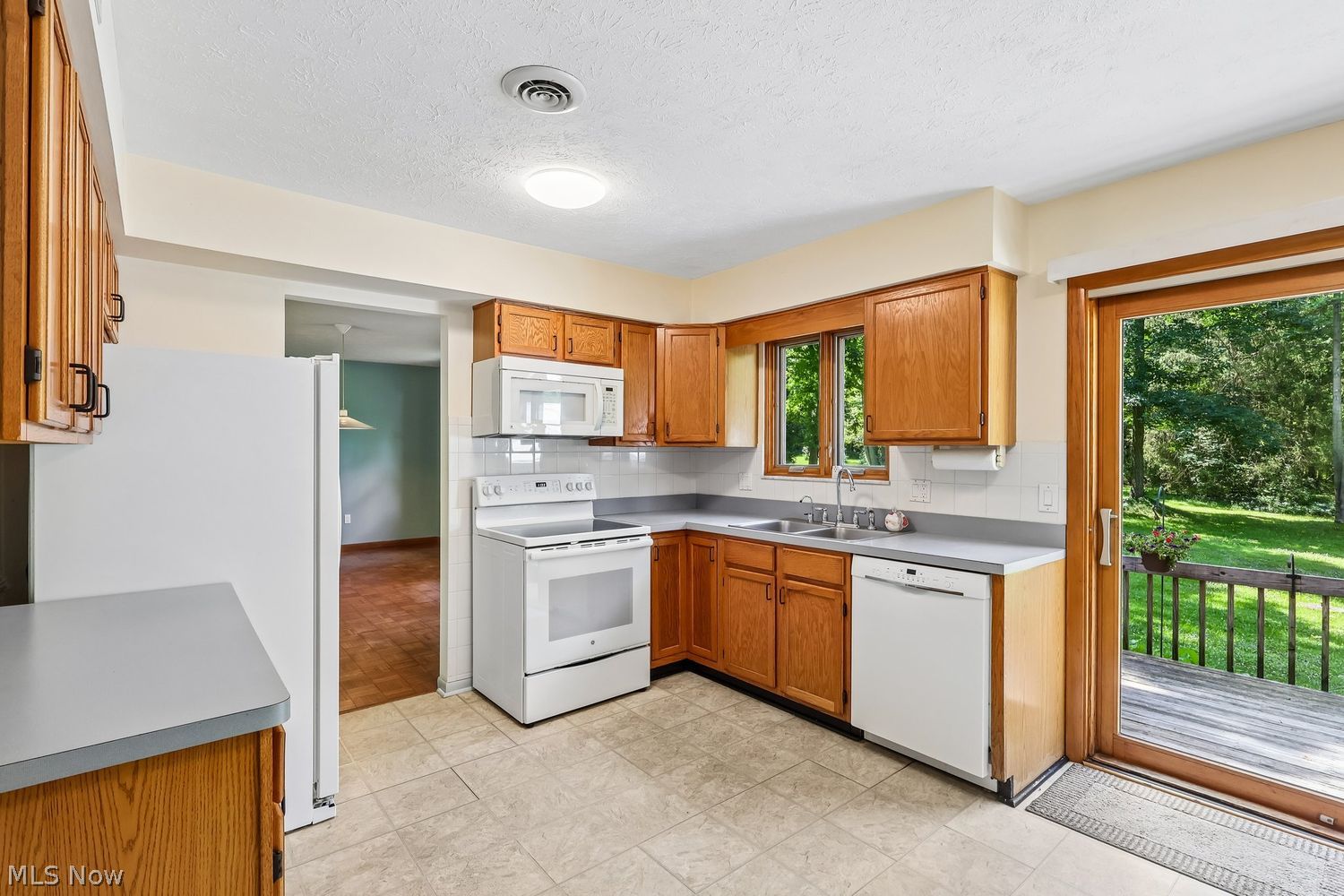 8355 Cedar Road Chesterland, OH 44026 - Photo 8 of 44