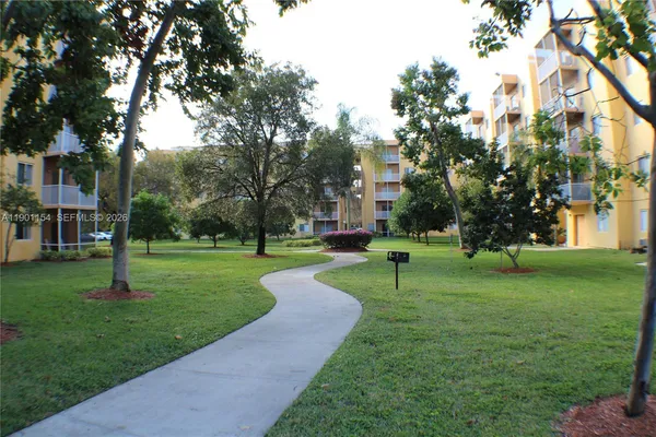 $2,400 | 2221 Sherman Circle South, Unit 304, Miramar, FL 33025