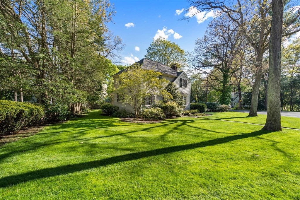 92 Parker Road Wellesley, MA 02482 - Photo 38 of 39 a view of a volley ball court