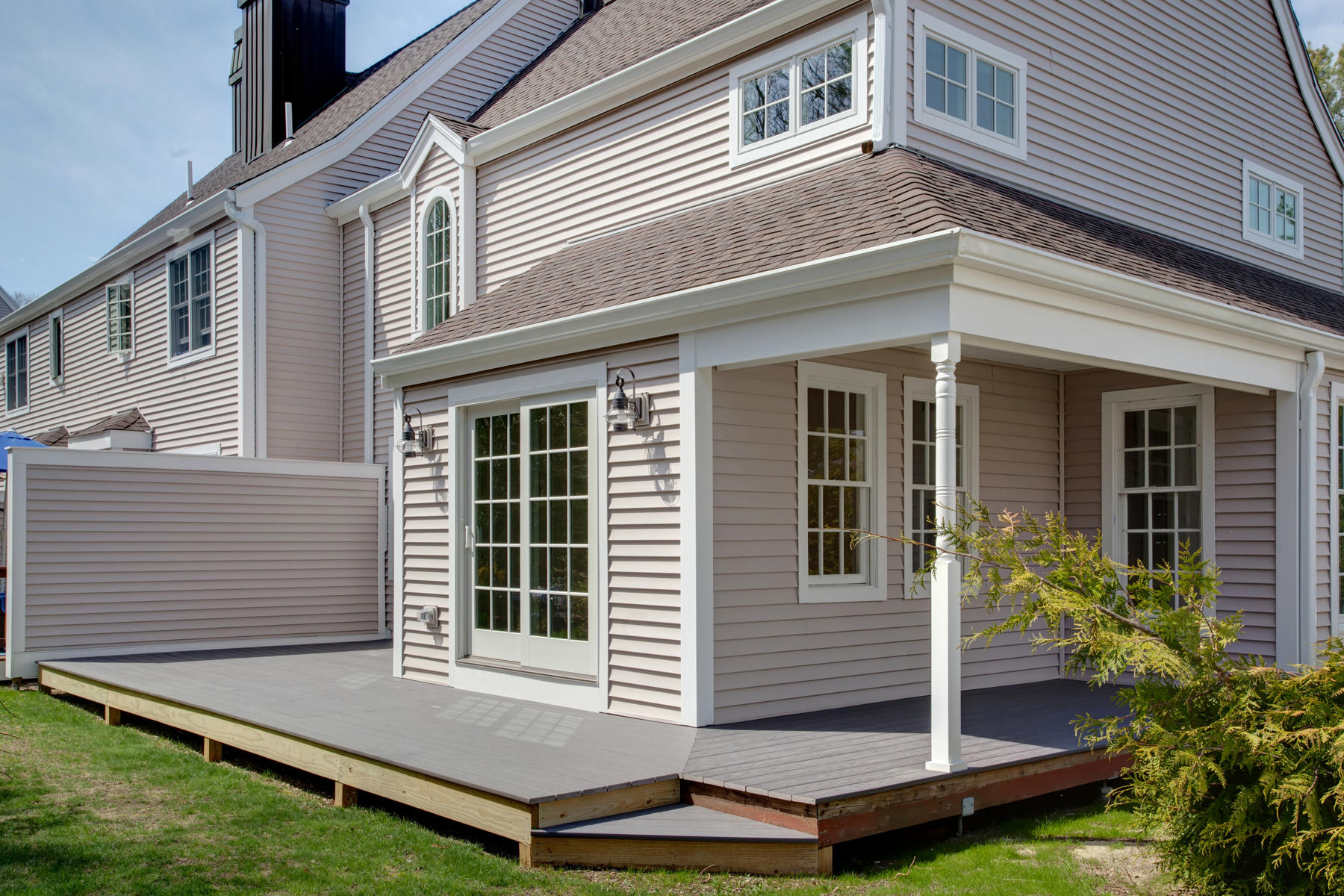 a view of house with backyard