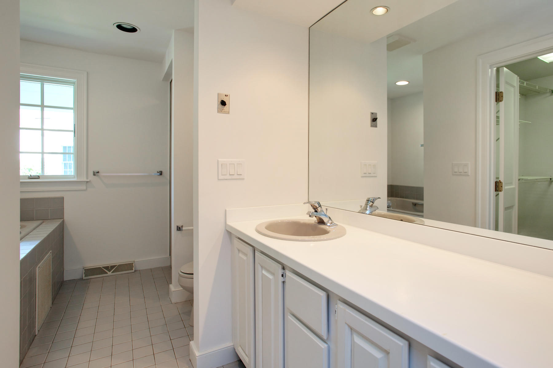 15 Hampton Court, Unit 15 Mashpee, MA 02649 - Photo 18 of 33 a bathroom with a sink and a mirror
