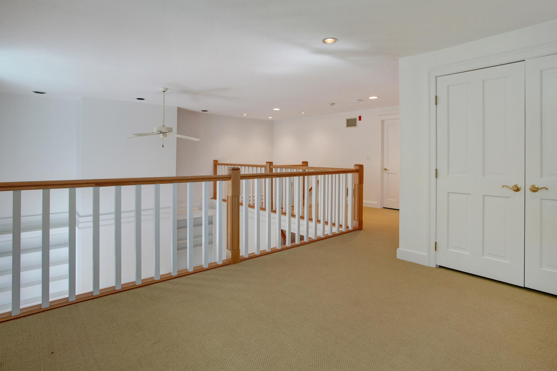 15 Hampton Court, Unit 15 Mashpee, MA 02649 - Photo 20 of 33 a view of a hallway