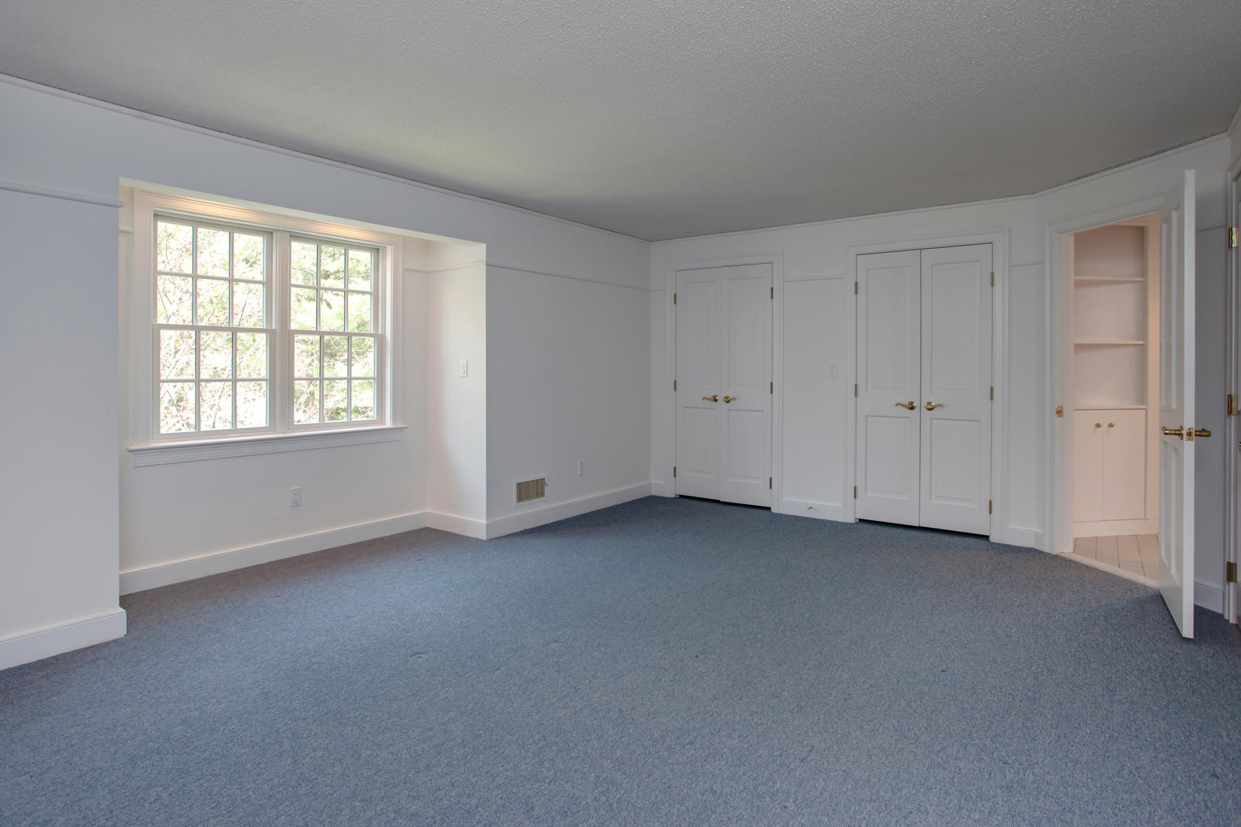 15 Hampton Court, Unit 15 Mashpee, MA 02649 - Photo 23 of 33 a view of an empty room with a window