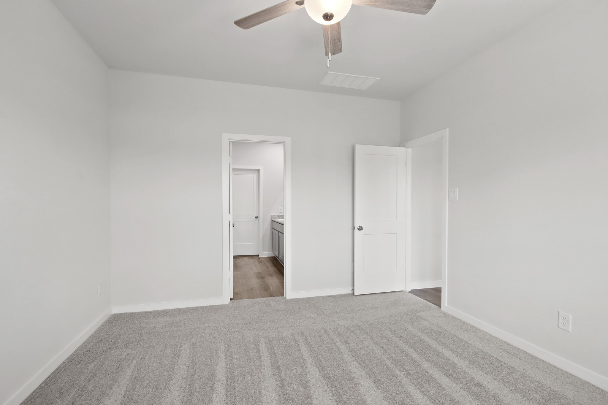 523 Shoreview Drive Conroe, TX 77303 - Photo 13 of 28