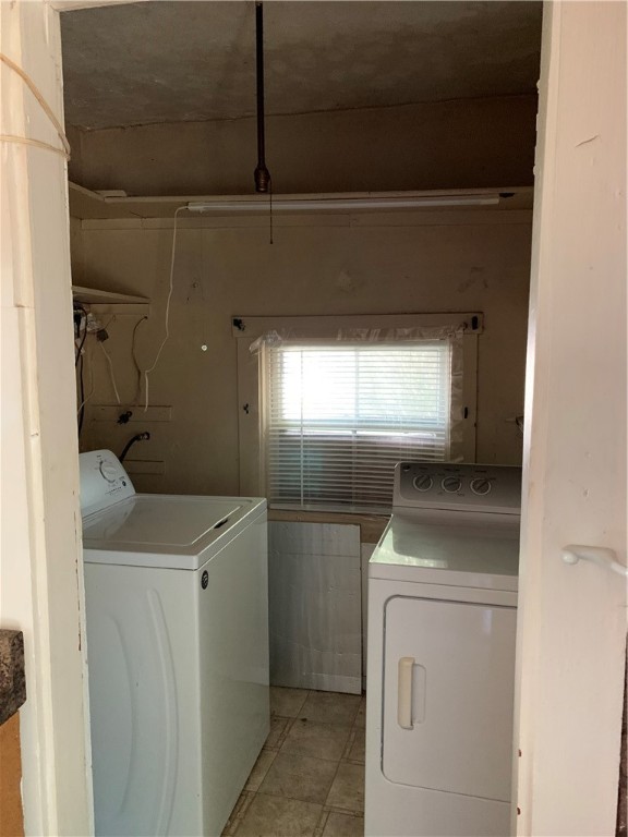 188 East Main Road Portsmouth, RI 02871 - Photo 6 of 19 Gallery Image 6