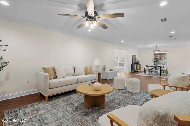 $2,300 | 13901 Plano Road, Ocean Springs, MS 39564