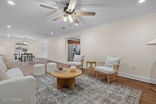 $2,300 | 13901 Plano Road, Ocean Springs, MS 39564