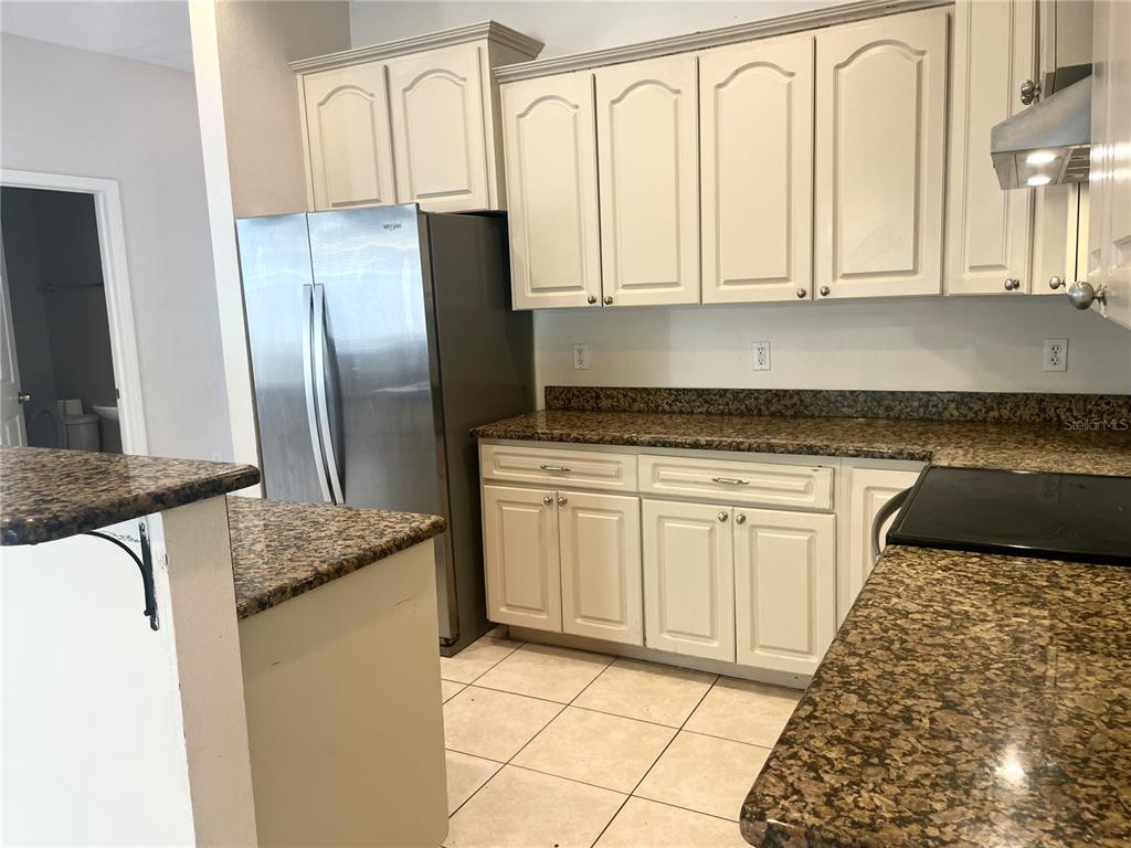 646 Norfolk Street Dunedin, FL 34698 - Photo 4 of 32