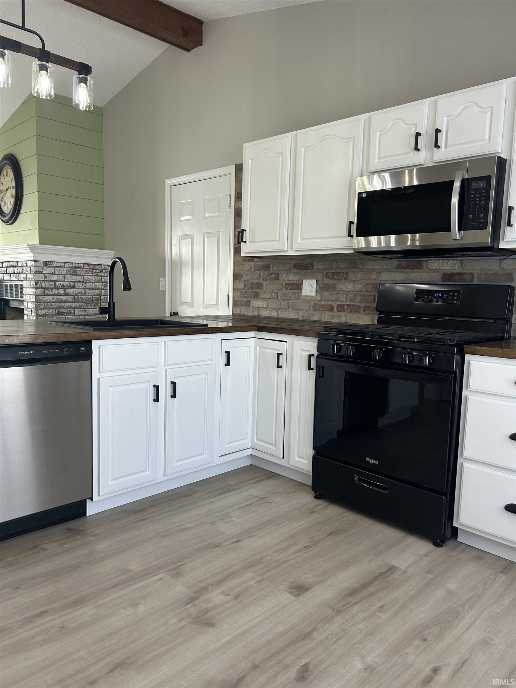 1051 West Division Road Huntington, IN 46750 - Photo 17 of 36 Gallery Image 17