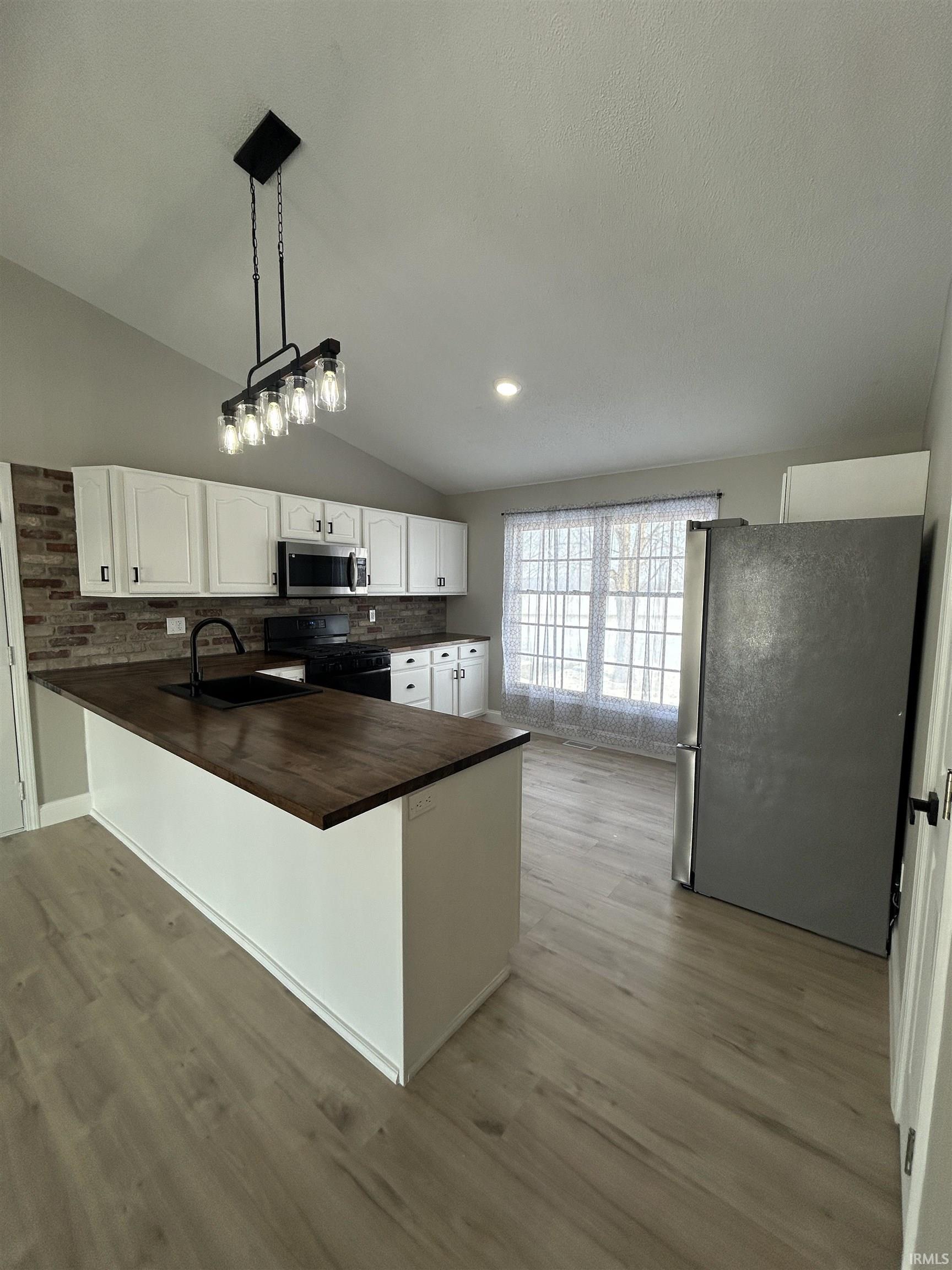 1051 West Division Road Huntington, IN 46750 - Photo 8 of 36 Gallery Image 8