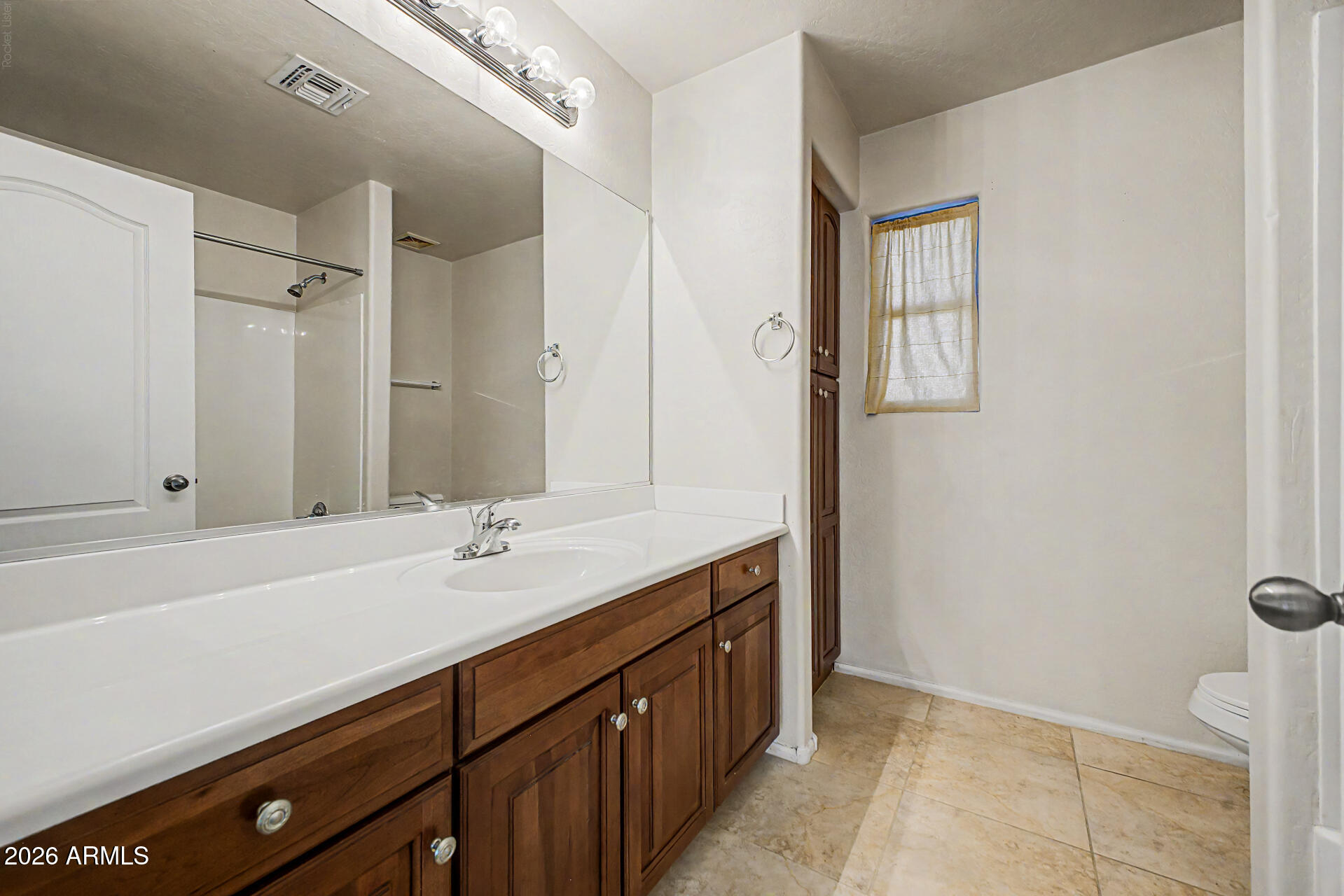 946 West Gascon Road San Tan Valley, AZ 85143 - Photo 28 of 41 Bathroom