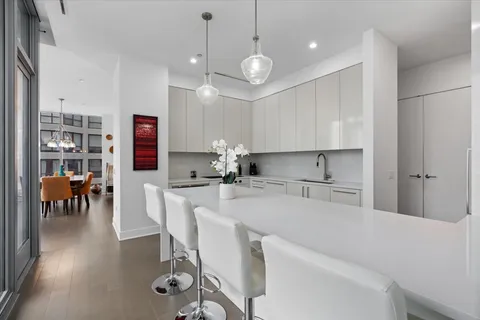 $1,599,000 | 403 North Wabash Avenue, Unit 10C, Chicago, IL 60611