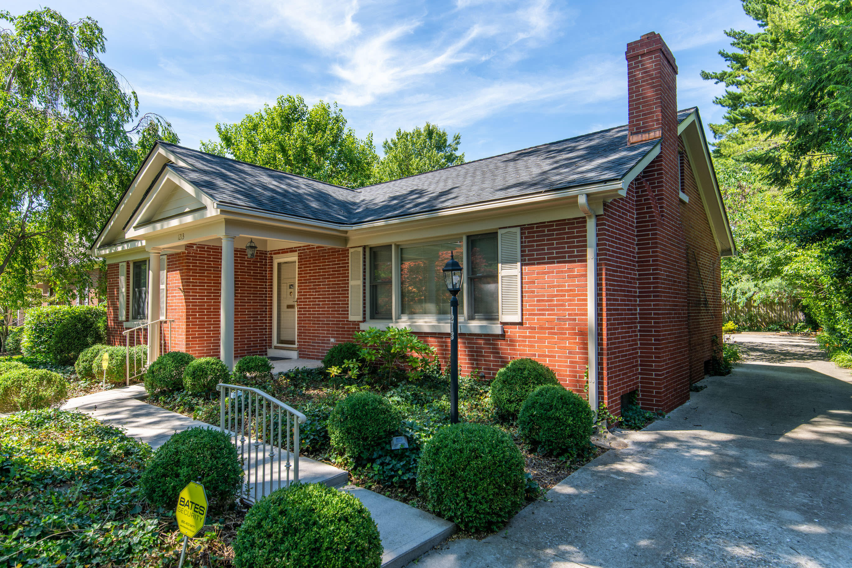1213 Indian Mound Road Lexington, KY 40502 - Photo 5 of 48 20210623-1213-Indian-Mound-Rd-queen-real