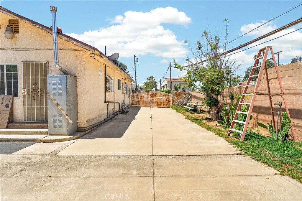 3773 Taft Street Riverside, CA 92503 - Photo 9 of 13 Side