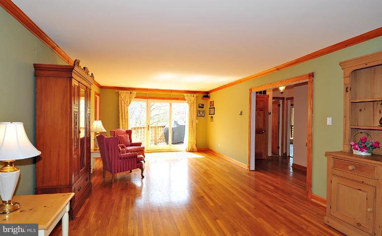 10841 Braeburn Road Columbia, MD 21044 - Photo 7 of 30 Living Room