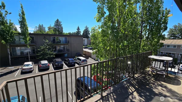 $2,100 | 11010 Northeast 68th Street, Unit 627, Kirkland, WA 98033
