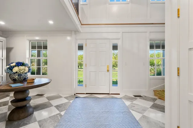 a view of entryway and interior