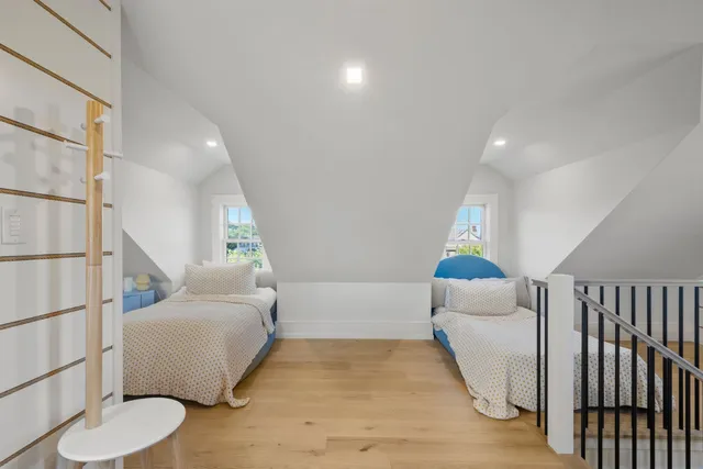 a view of a pathway of a house