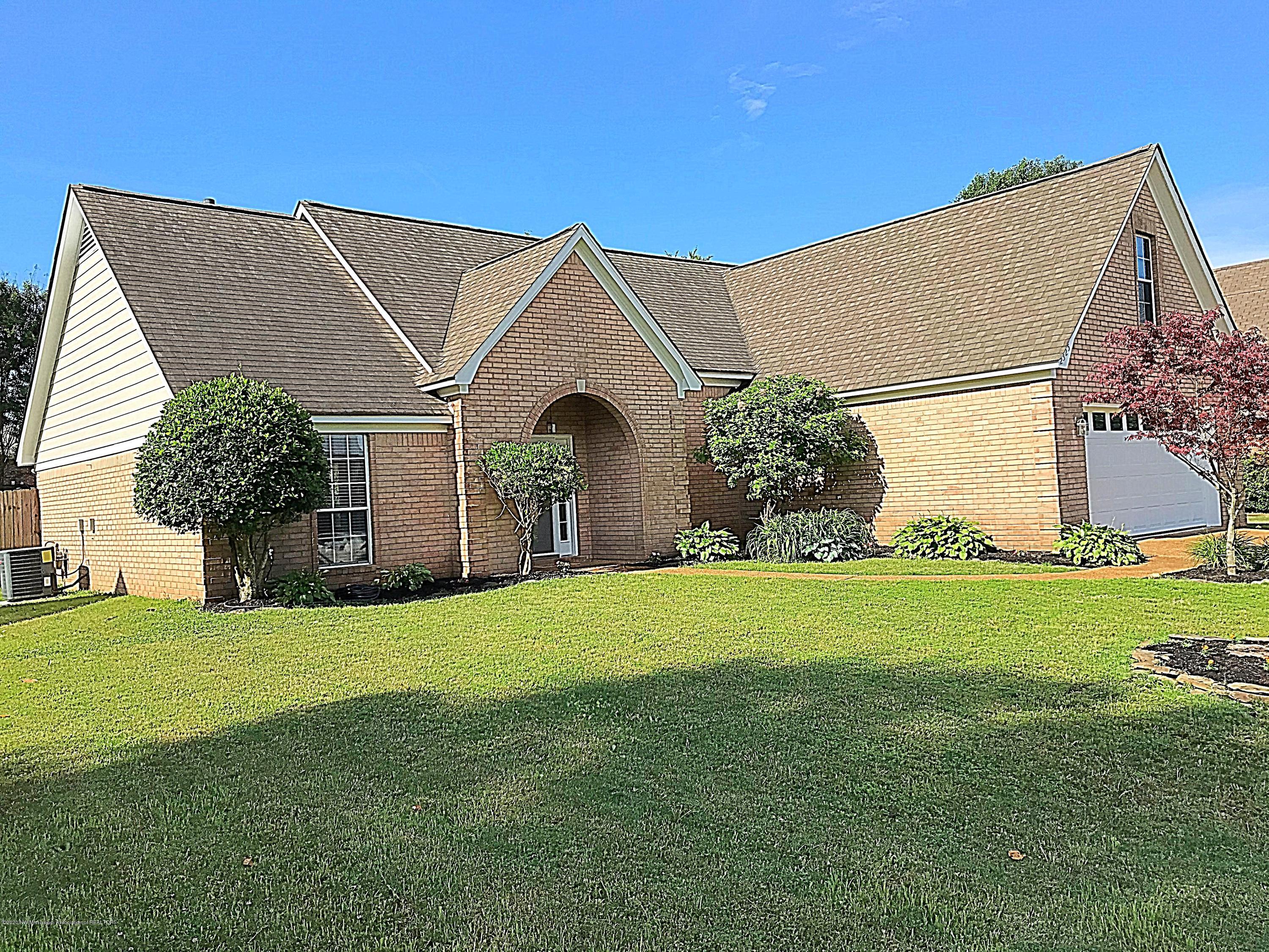 2325 Heather Ridge Southaven, MS 38672 - Photo 3 of 27 89672B42-8B85-4CF8-876F-2672556A26B2