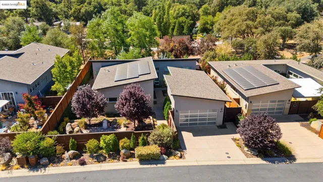 a buildings view with a outdoor space