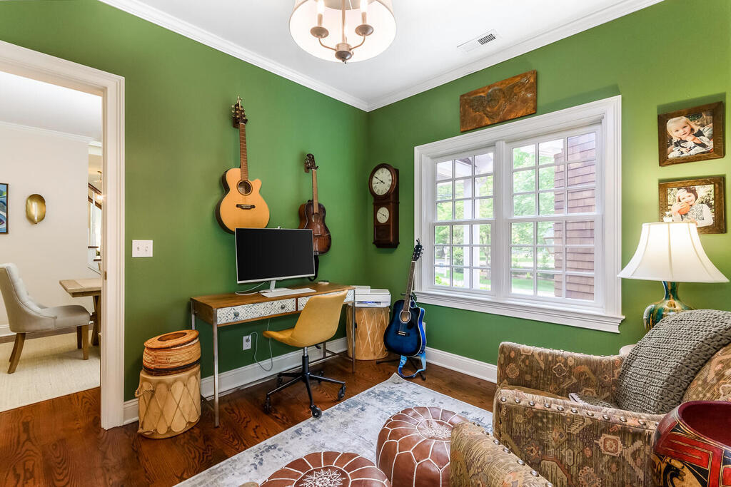 327 Middlesex Road Darien, CT 06820 - Photo 12 of 40 a living room with furniture and a window
