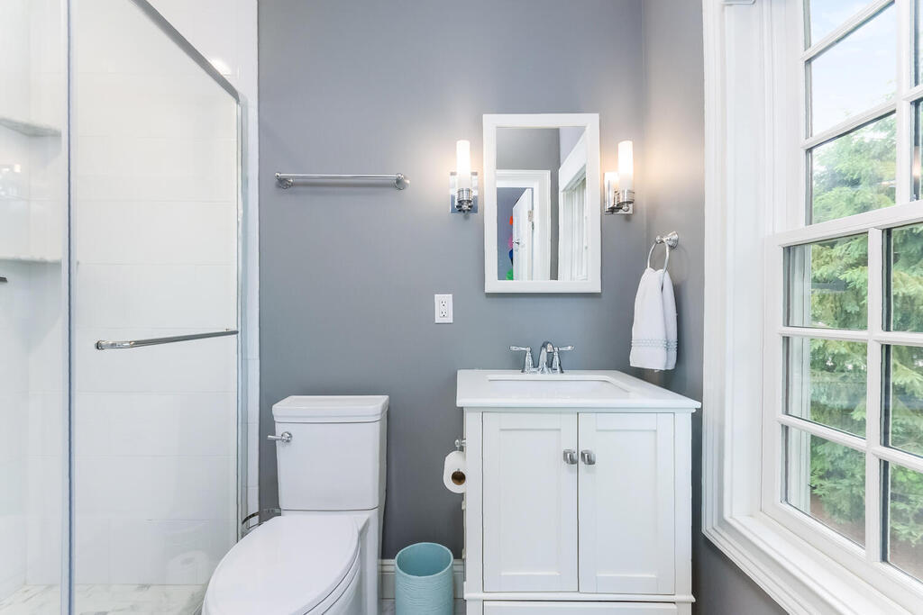 327 Middlesex Road Darien, CT 06820 - Photo 25 of 40 a bathroom with a toilet a sink and mirror