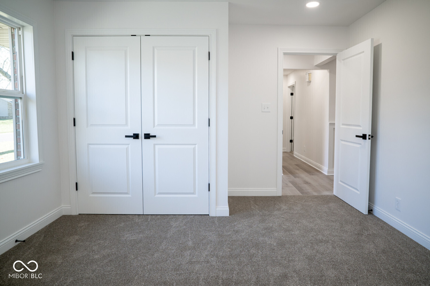 700 Ridge Road Greenwood, IN 46142 - Photo 4 of 32