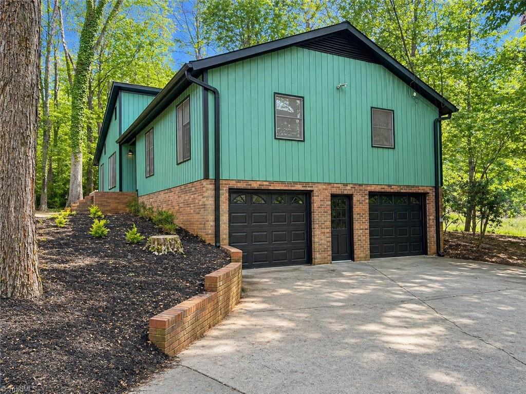 3614 Kingston Road Winston-Salem, NC 27106 - Photo 2 of 35