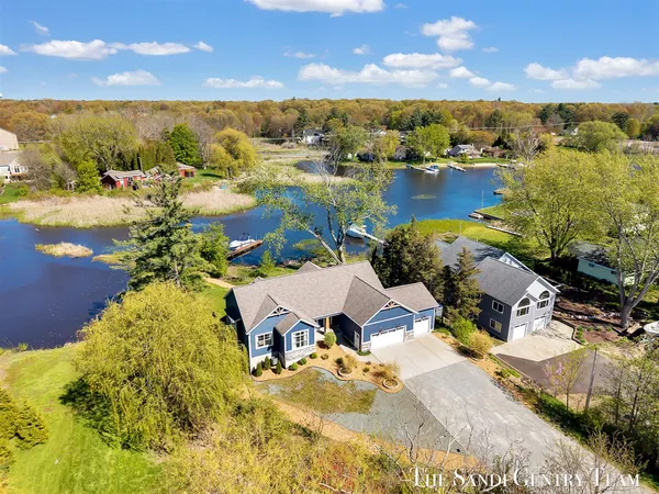$1,299,000 | 17940 Cove Street, Spring Lake, MI 49456