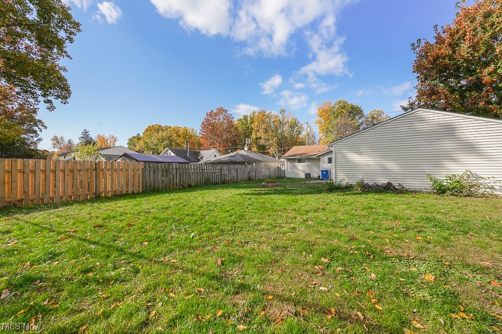 1127 Garden Road Willoughby, OH 44094 - Photo 31 of 33 View of yard