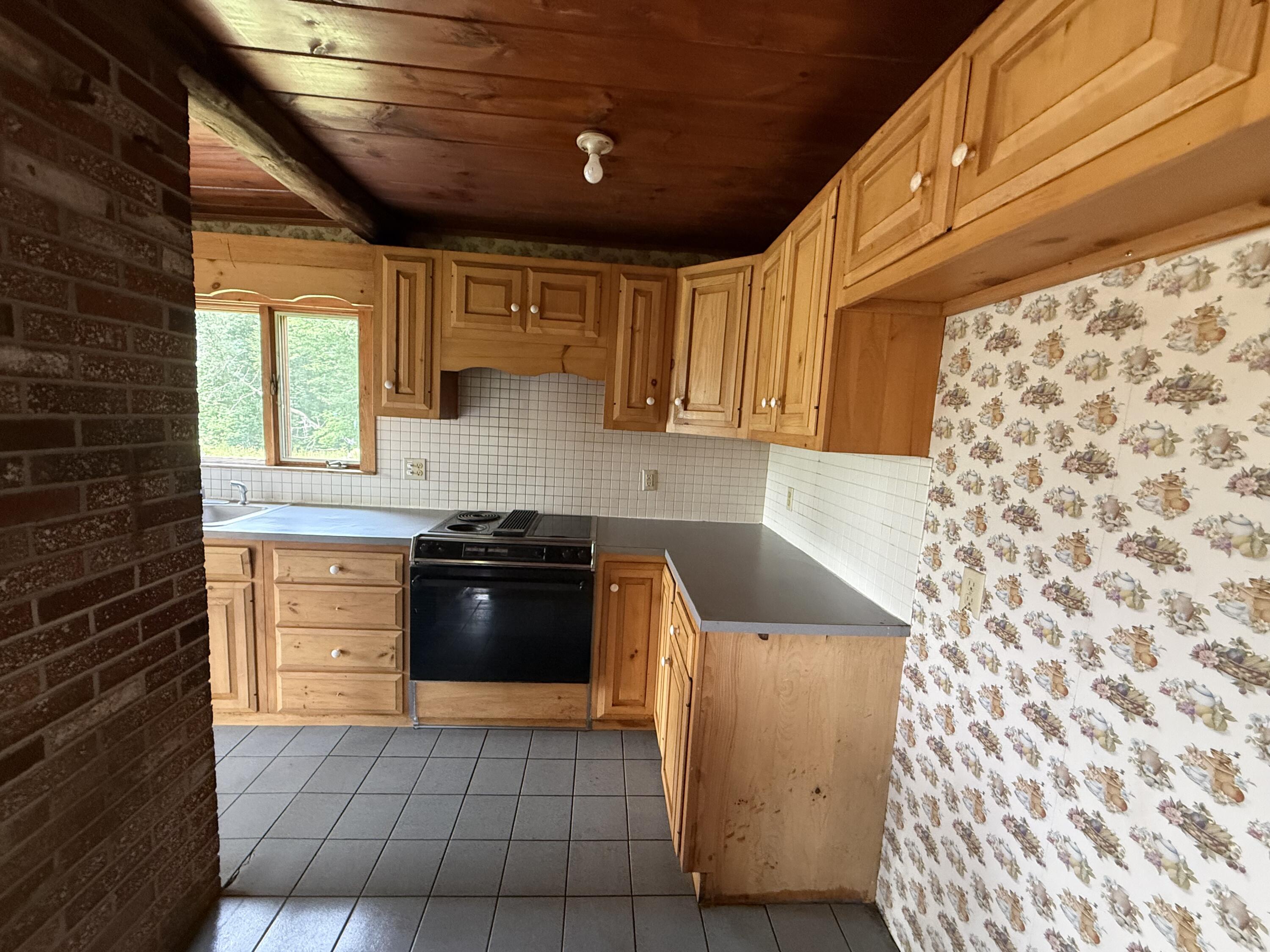 254 Sunset Road Sanford, ME 04083 - Photo 11 of 44 IMG_8602