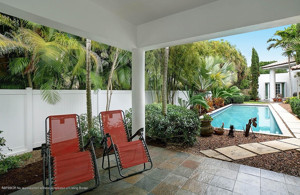 2570 Hampton Bridge Road Delray Beach, FL 33445 - Photo 30 of 40 swimming pool with outdoor seating and yard