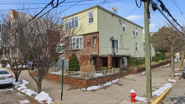 $2,250 | 27 Mechanic Street, Unit 3, Bayonne, NJ 07002