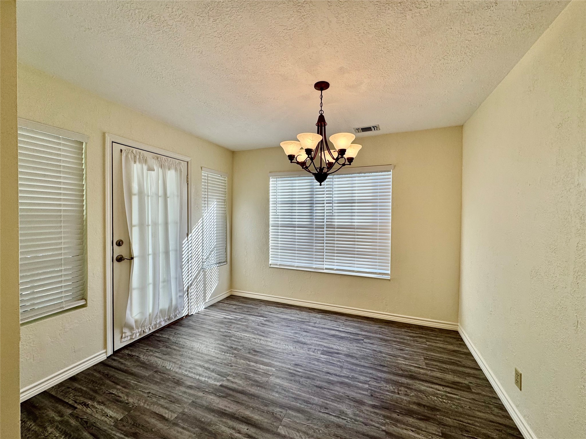 504 Timber Bay Drive Trinity, TX 75862 - Photo 11 of 48 Breakfast/Dining Room