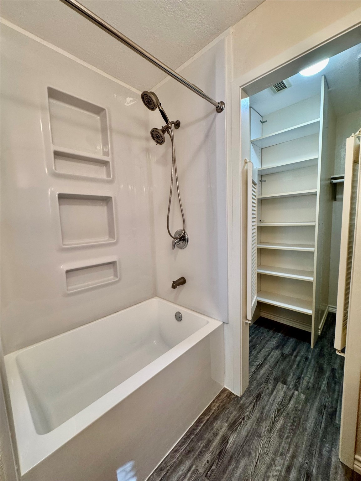 504 Timber Bay Drive Trinity, TX 75862 - Photo 28 of 48 Tub/Shower in Primary Bath