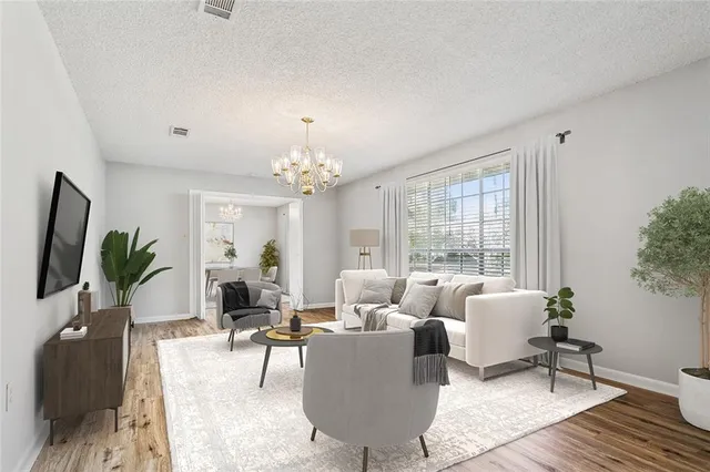 $2,700 | 309 East 5th Avenue, Covington, LA 70433