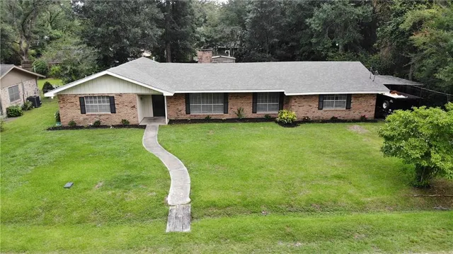 $2,700 | 309 East 5th Avenue, Covington, LA 70433