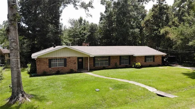 $2,700 | 309 East 5th Avenue, Covington, LA 70433