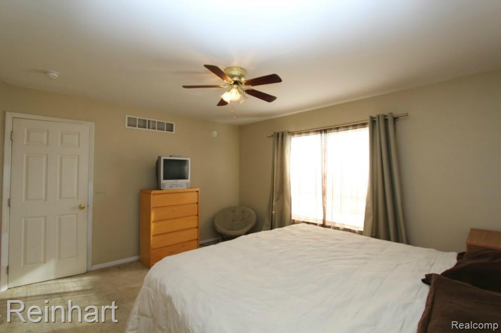 7295 Homestead Road Ypsilanti, MI 48197 - Photo 9 of 31 IMG_4600 (Medium).jpg