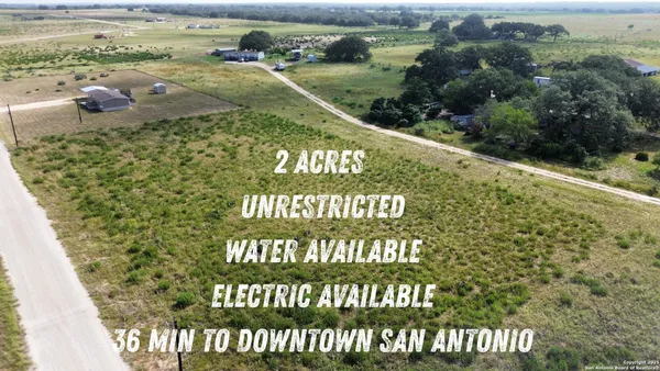 $95,000 | 949 Cr 777 Devine Tx 78016, Natalia, TX 78059