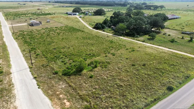 $95,000 | 949 Cr 777 Devine Tx 78016, Natalia, TX 78059