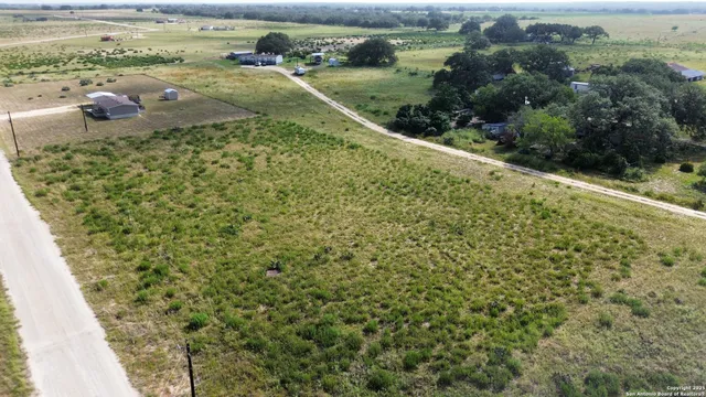 $95,000 | 949 Cr 777 Devine Tx 78016, Natalia, TX 78059