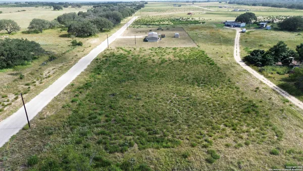 $95,000 | 949 Cr 777 Devine Tx 78016, Natalia, TX 78059