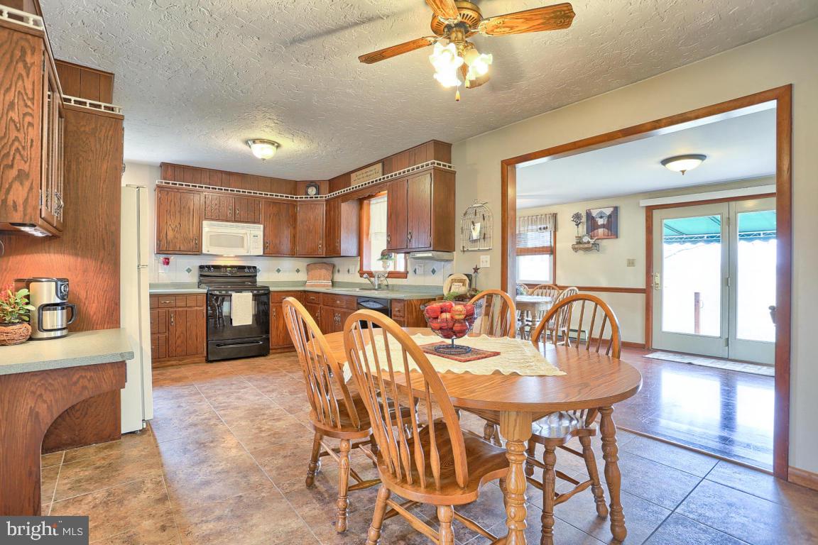 3670 Elizabethtown Road Manheim, PA 17545 - Photo 20 of 27