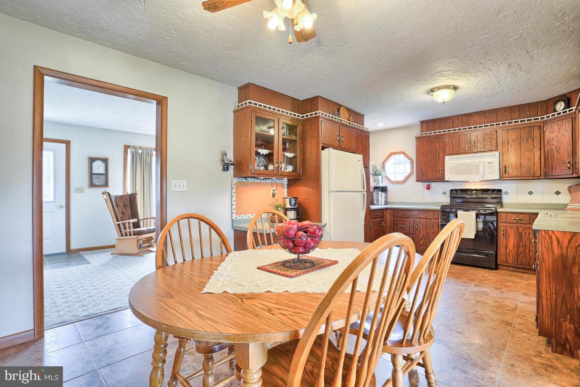 3670 Elizabethtown Road Manheim, PA 17545 - Photo 21 of 27
