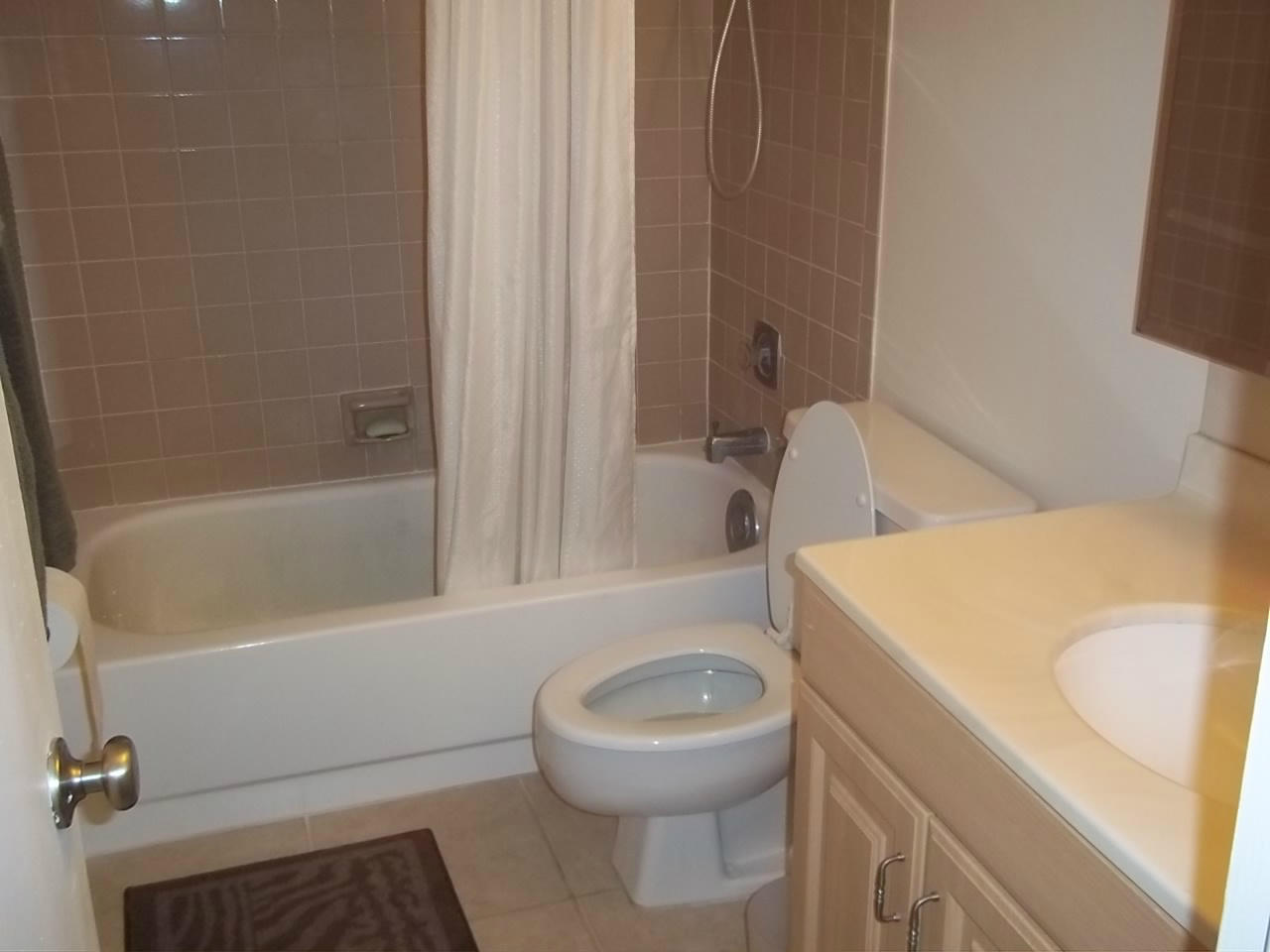 150 Pineview Road, Unit G1 Jupiter, FL 33469 - Photo 7 of 11 bathroom