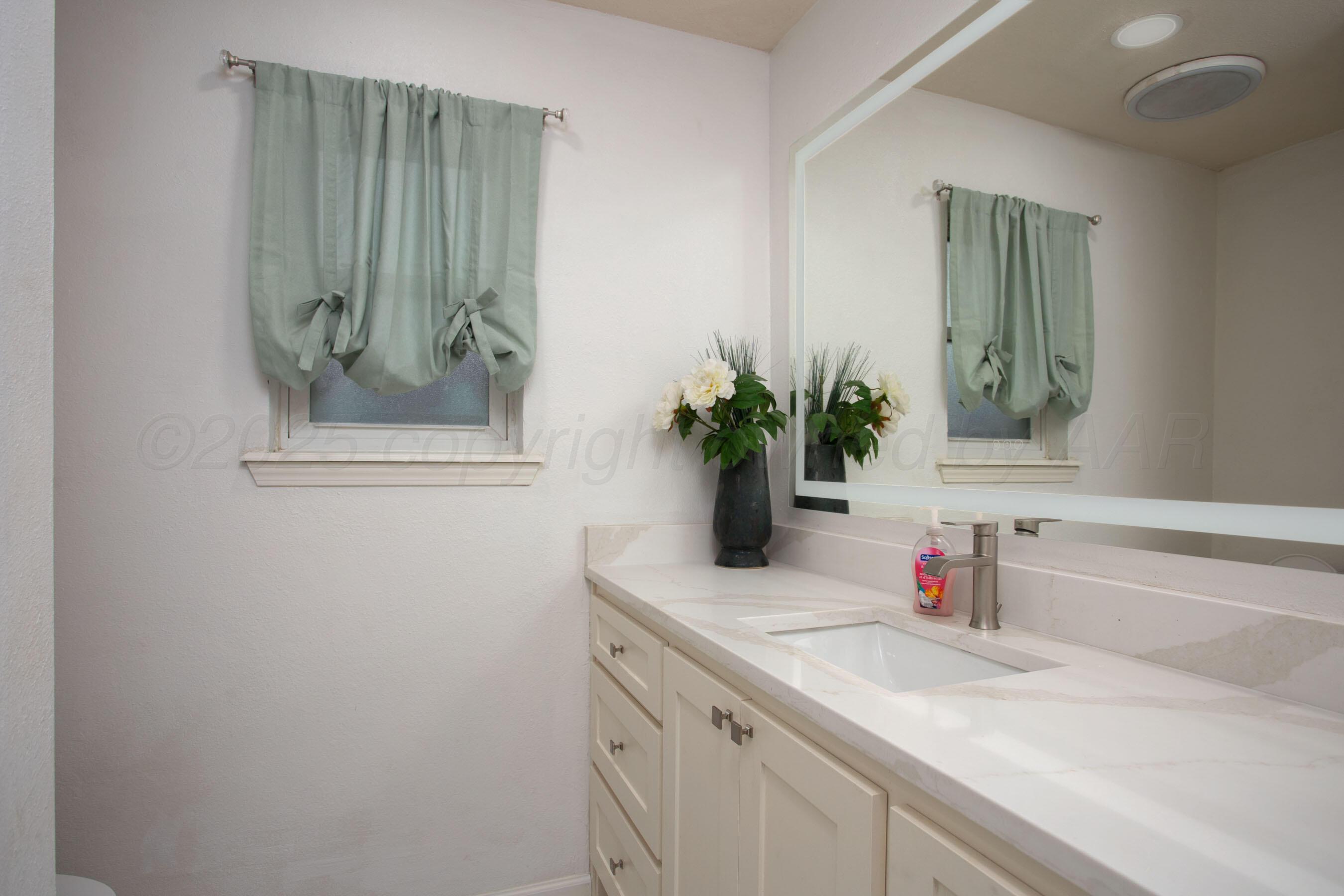 8015 Kerr Place Amarillo, TX 79121 - Photo 11 of 22 Main Bathroom