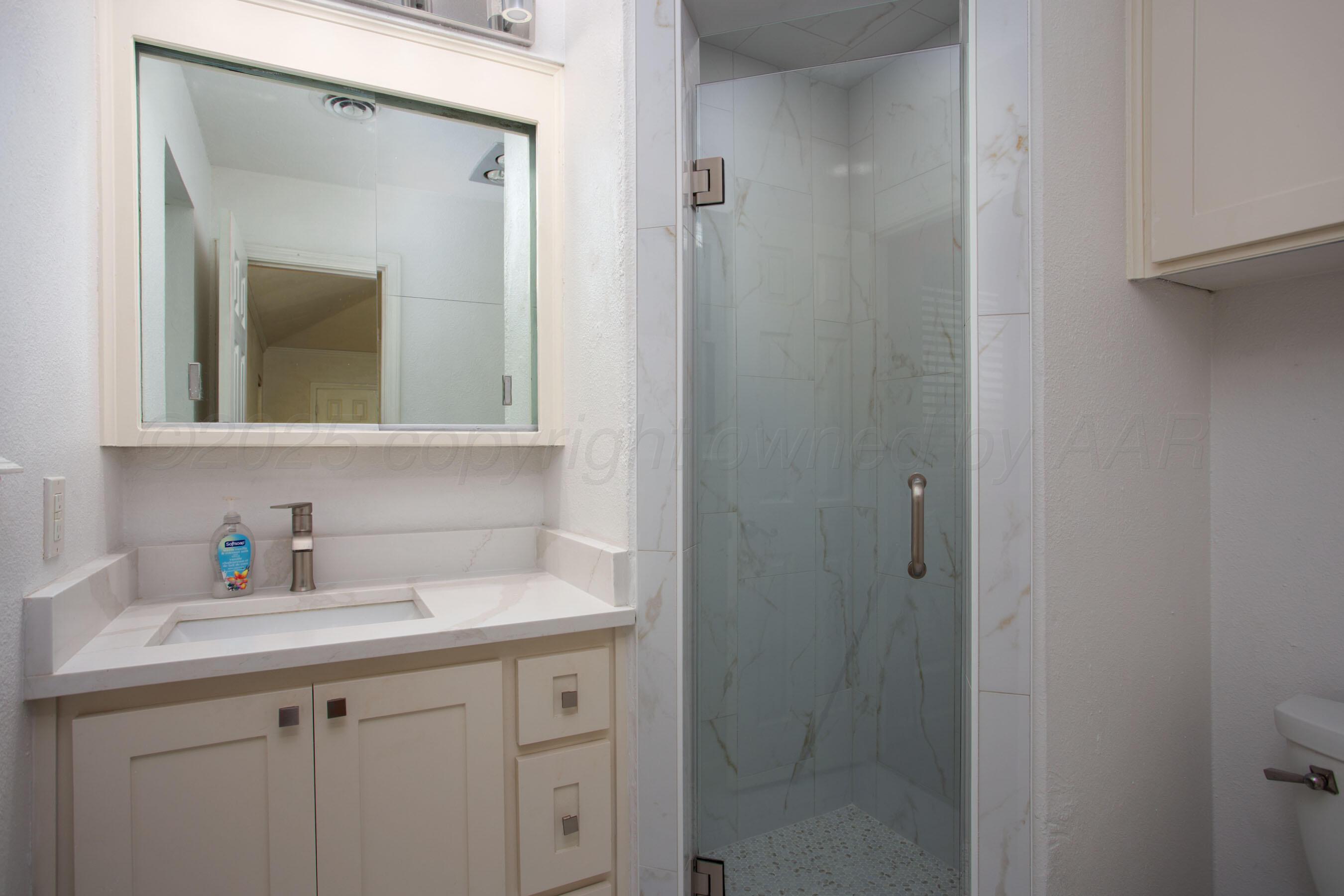8015 Kerr Place Amarillo, TX 79121 - Photo 17 of 22 Primary Bathroom