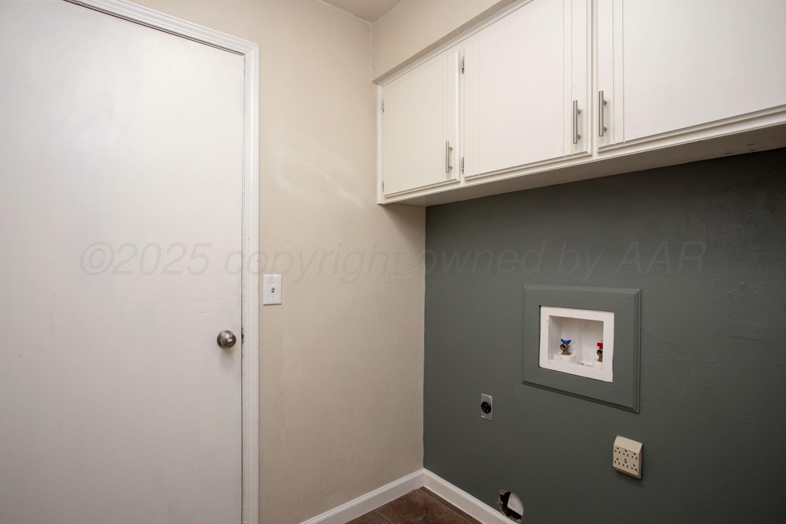 8015 Kerr Place Amarillo, TX 79121 - Photo 18 of 22 Utility Room